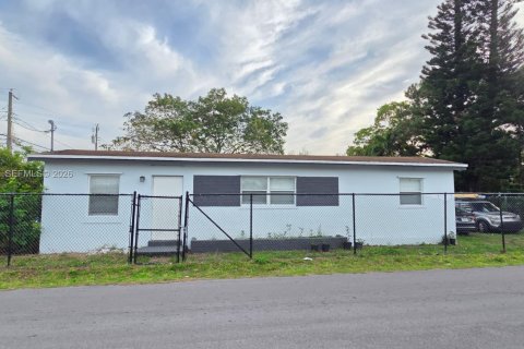 Casa en venta en Fort Lauderdale, Florida, 2 dormitorios, 58.53 m2 № 2007005 - foto 7