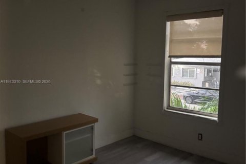 Appartement à louer à Miami, Floride: 12 chambres, 407.1 m2 № 1999633 - photo 2