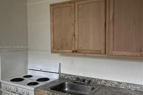 Appartement à louer à Miami, Floride: 12 chambres, 407.1 m2 № 1999633 - photo 4