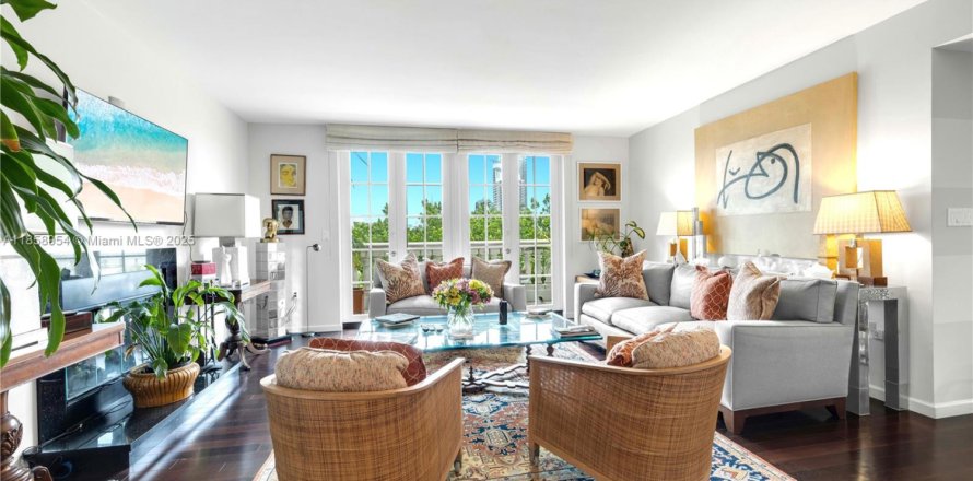 Кондоминиум с 3 спальнями в Майами-Бич, Флорида № 1958345