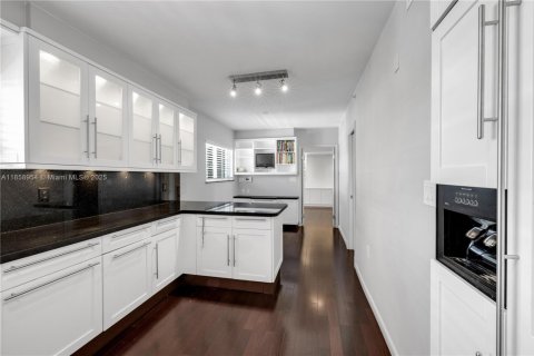 Купить кондоминиум в Майами-Бич, Флорида 3 спальни, 199.46м2, № 1958345 - фото 13