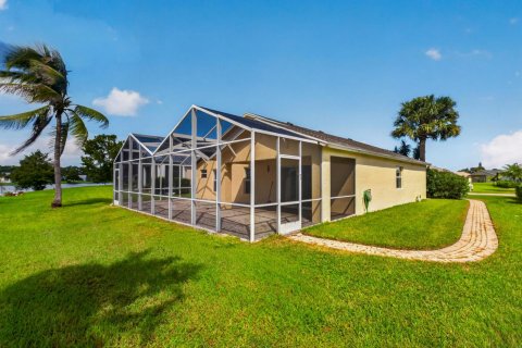 House in Port St. Lucie, Florida 3 bedrooms, 156.91 sq.m. № 2433026 - photo 24