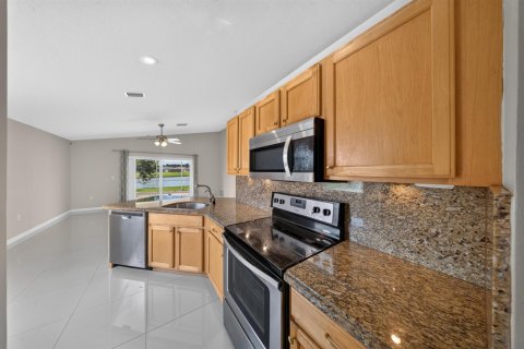 House in Port St. Lucie, Florida 3 bedrooms, 156.91 sq.m. № 2433026 - photo 5