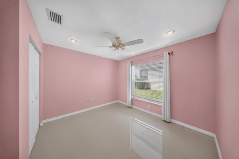 House in Port St. Lucie, Florida 3 bedrooms, 156.91 sq.m. № 2433026 - photo 15