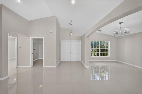 House in Port St. Lucie, Florida 3 bedrooms, 156.91 sq.m. № 2433026 - photo 2
