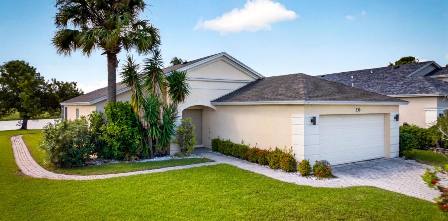 House in Port St. Lucie, Florida 3 bedrooms, 156.91 sq.m. № 2433026