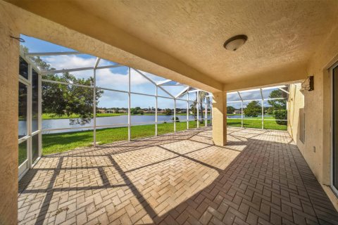 House in Port St. Lucie, Florida 3 bedrooms, 156.91 sq.m. № 2433026 - photo 22