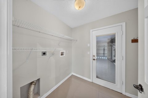 House in Port St. Lucie, Florida 3 bedrooms, 156.91 sq.m. № 2433026 - photo 11