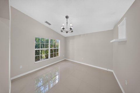 House in Port St. Lucie, Florida 3 bedrooms, 156.91 sq.m. № 2433026 - photo 4