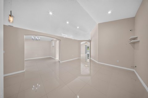 House in Port St. Lucie, Florida 3 bedrooms, 156.91 sq.m. № 2433026 - photo 16