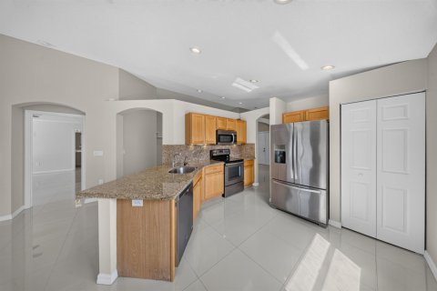 House in Port St. Lucie, Florida 3 bedrooms, 156.91 sq.m. № 2433026 - photo 7