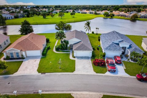 House in Port St. Lucie, Florida 3 bedrooms, 156.91 sq.m. № 2433026 - photo 28