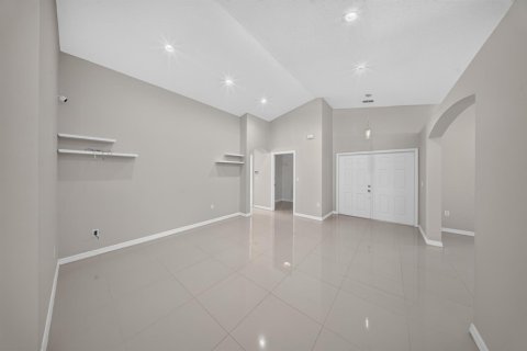 House in Port St. Lucie, Florida 3 bedrooms, 156.91 sq.m. № 2433026 - photo 10