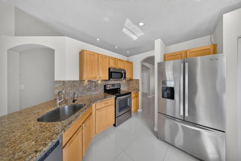 House in Port St. Lucie, Florida 3 bedrooms, 156.91 sq.m. № 2433026 - photo 6