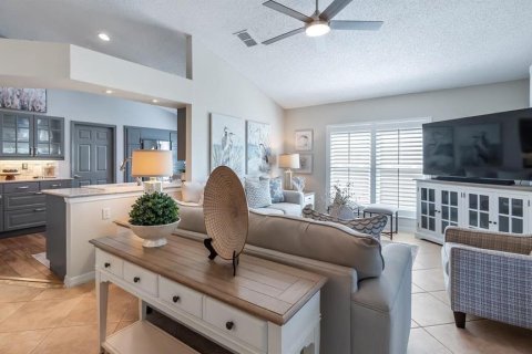 House in Clermont, Florida 3 bedrooms, 136.19 sq.m. № 2430987 - photo 7