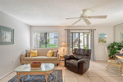 Condo in Sarasota, Florida, 2 bedrooms  № 2342452 - photo 15