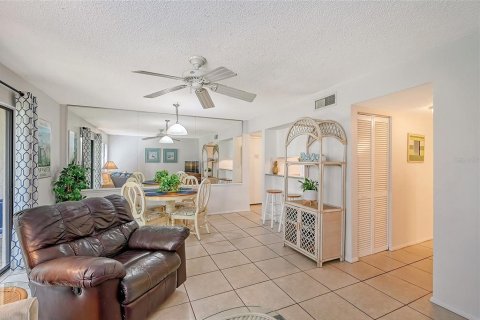 Condo in Sarasota, Florida, 2 bedrooms  № 2342452 - photo 16