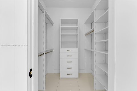 Casa en venta en Miami, Florida, 3 dormitorios, 157.56 m2 № 1727102 - foto 17
