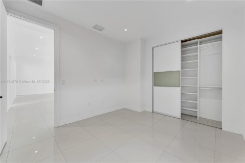 Casa en venta en Miami, Florida, 3 dormitorios, 157.56 m2 № 1727102 - foto 11