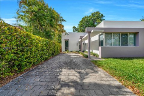 Casa en venta en Miami, Florida, 3 dormitorios, 157.56 m2 № 1727102 - foto 1