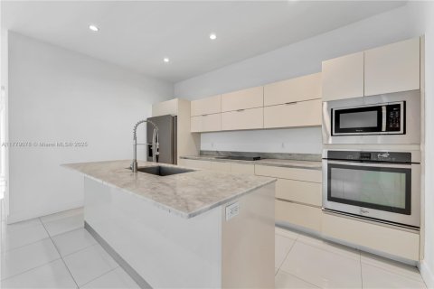 Casa en venta en Miami, Florida, 3 dormitorios, 157.56 m2 № 1727102 - foto 25
