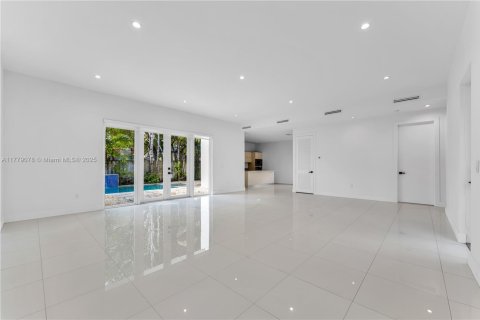 Casa en venta en Miami, Florida, 3 dormitorios, 157.56 m2 № 1727102 - foto 9