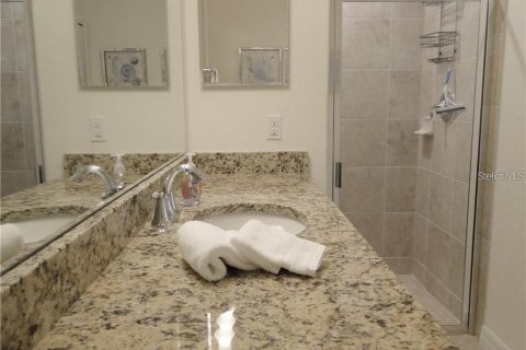 Condo in Bradenton, Florida, 2 bedrooms in LAKEWOOD NATIONAL  № 2217977 - photo 17