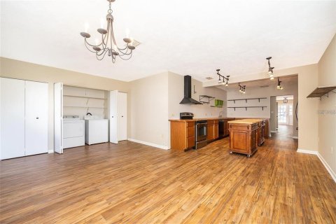 Casa en alquiler en Orlando, Florida, 4 dormitorios, 211.82 m2 № 1913070 - foto 4
