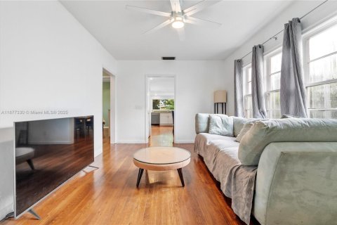 Casa en venta en Oakland Park, Florida, 2 dormitorios, 103.68 m2 № 1920623 - foto 3