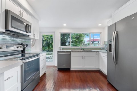 Casa en venta en Oakland Park, Florida, 2 dormitorios, 103.68 m2 № 1920623 - foto 1