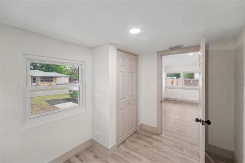 House in Saint Petersburg, Florida 3 bedrooms, 93.65 sq.m. № 2211338 - photo 14