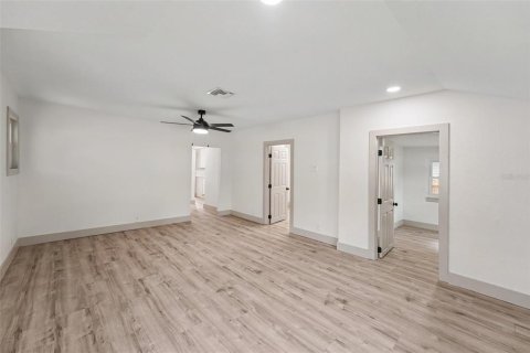 House in Saint Petersburg, Florida 3 bedrooms, 93.65 sq.m. № 2211338 - photo 8