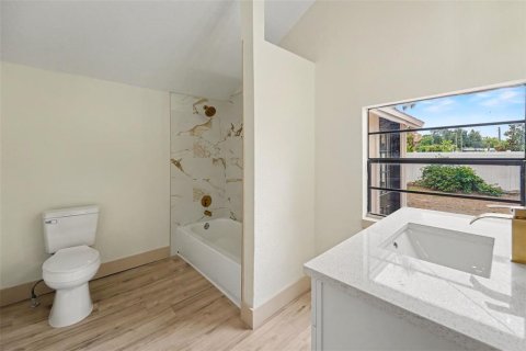 House in Saint Petersburg, Florida 3 bedrooms, 93.65 sq.m. № 2211338 - photo 12