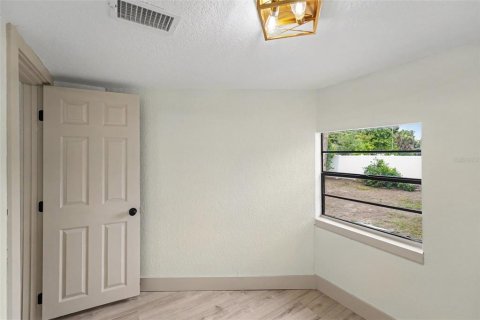 House in Saint Petersburg, Florida 3 bedrooms, 93.65 sq.m. № 2211338 - photo 13