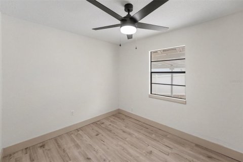 House in Saint Petersburg, Florida 3 bedrooms, 93.65 sq.m. № 2211338 - photo 19