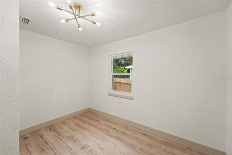 House in Saint Petersburg, Florida 3 bedrooms, 93.65 sq.m. № 2211338 - photo 15