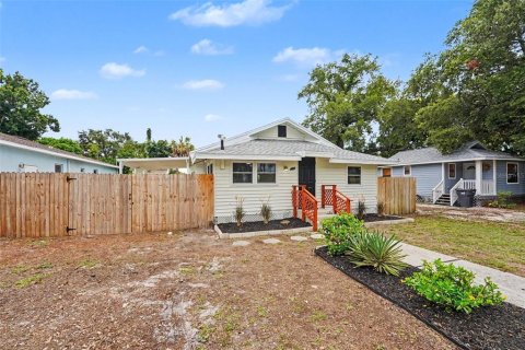 House in Saint Petersburg, Florida 3 bedrooms, 93.65 sq.m. № 2211338 - photo 6