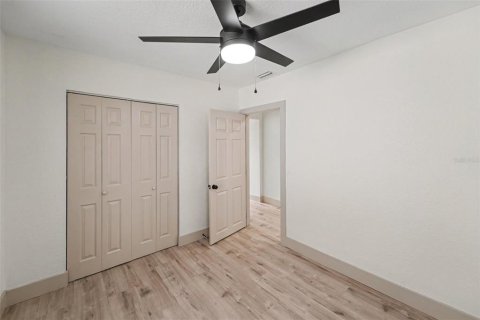 House in Saint Petersburg, Florida 3 bedrooms, 93.65 sq.m. № 2211338 - photo 18