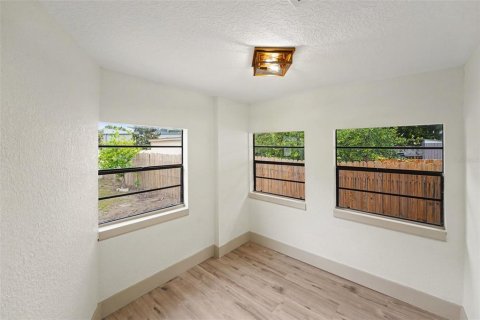House in Saint Petersburg, Florida 3 bedrooms, 93.65 sq.m. № 2211338 - photo 16