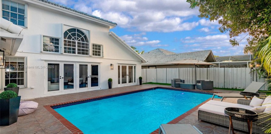 Villa ou maison à Cutler Bay, Floride 4 chambres, 227.15 m2 № 1731454