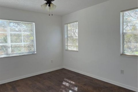 Condo in Miramar, Florida, 3 bedrooms  № 2003594 - photo 12