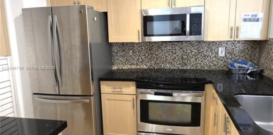 Condo in Miramar, Florida, 3 bedrooms  № 2003594