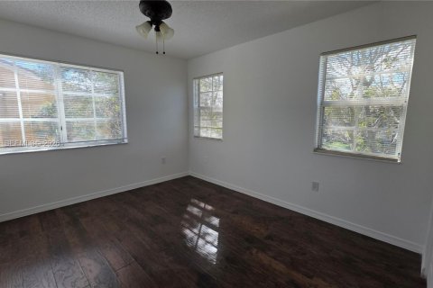 Condo in Miramar, Florida, 3 bedrooms  № 2003594 - photo 11