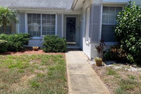 House in Holiday, Florida 2 bedrooms, 114.46 sq.m. № 1846585 - photo 2