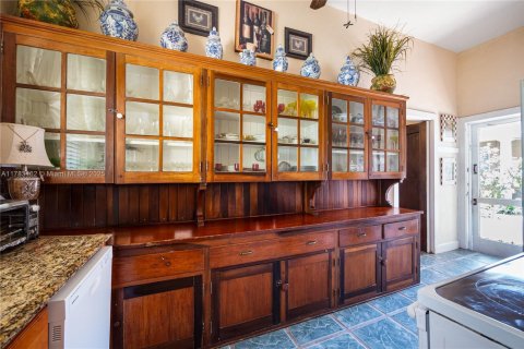 House in Miami, Florida 6 bedrooms, 627.46 sq.m. № 1714866 - photo 17