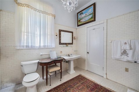 House in Miami, Florida 6 bedrooms, 627.46 sq.m. № 1714866 - photo 25