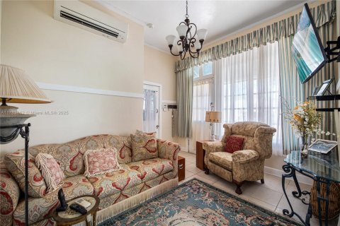 House in Miami, Florida 6 bedrooms, 627.46 sq.m. № 1714866 - photo 30