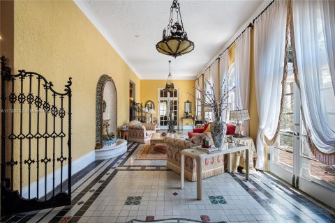 House in Miami, Florida 6 bedrooms, 627.46 sq.m. № 1714866 - photo 14