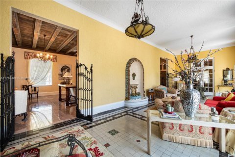House in Miami, Florida 6 bedrooms, 627.46 sq.m. № 1714866 - photo 12