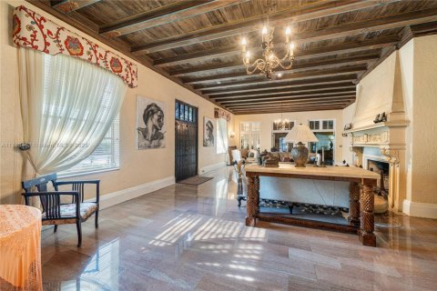 House in Miami, Florida 6 bedrooms, 627.46 sq.m. № 1714866 - photo 10